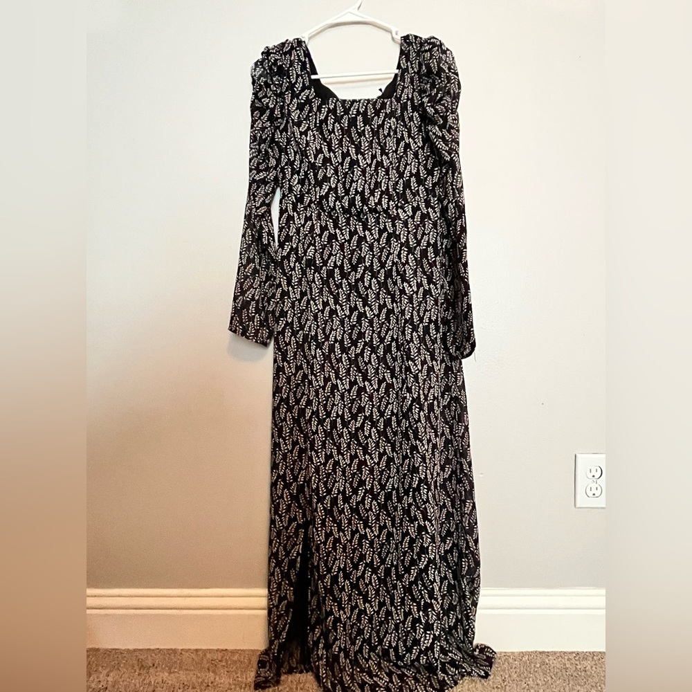 Square neck maxi dress. Brand: MIKAROSE. Color: black with white plants.